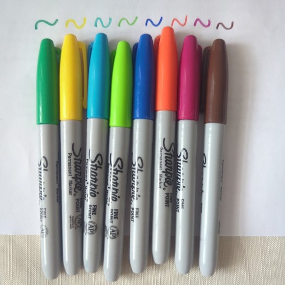 Sharpie Fine Point Permanent Markers 8 Assorted Colours - Picture 1 of 2